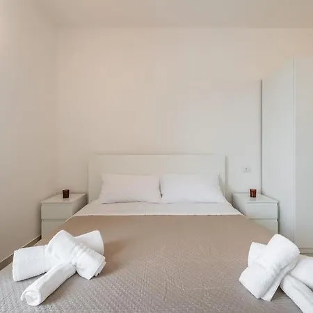 Camelia Apartment Pirri